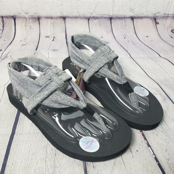 studio skechers sandals